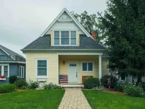 Beautiful 3600sqft Cottage on Lake Maxinkuckee in Culver Indiana.