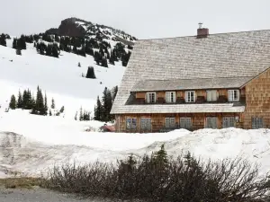 Home Near Crystal Mountain, Mt Rainier and Chinook Pass