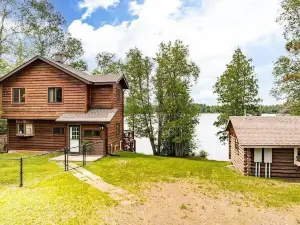 Lakefront Cabin w/ Summer Bunkhouse/June-AugSleeps 10/Sept-May Sleeps up to 6