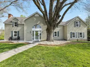 Spacious Large Group Getaway w/ Hot Tub + Games!