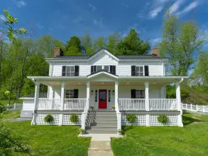 Rebuilt 200 Year old Farmhouse, Blue Ridge views on 5+acres. 25 mi. to Va. Tech