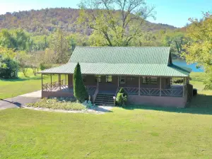 Riverside Secluded Retreat with WiFi, Riverfront, 3 Acres