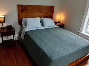 Historic Red Rooster Inn