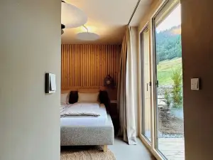 4 Monkeys Apartments