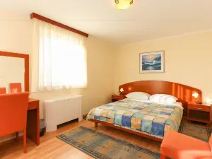 Apartments and Rooms Astoria