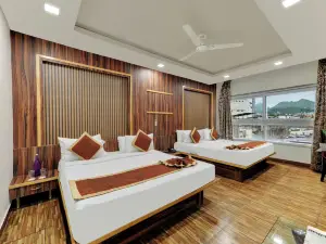 The Royal Melange Beacon