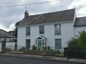 Deri-Down Guest House