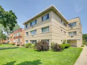 Convenient Skokie Condo - Walk to Train!