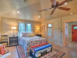 Enchanting Hilltop Cottage in Medicine Park!