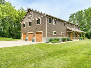 Luxe Barndominium Retreat Near Blue Spring Lake!