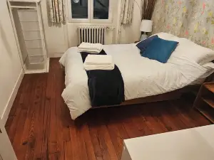 The Lions Den - La Loge Mantilly