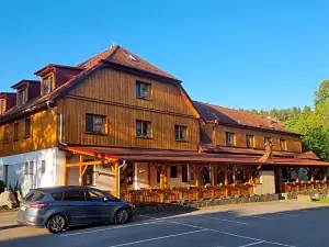 Balonovy Hotel a Pivovar Radesin