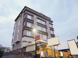 FabHotel Shades of Royal