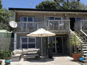 Driftwood Lodge Beachfront, Cable Bay, Northland