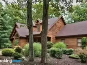 New Contemporary Chalet 5 Bed/3 Bath in Split Rock