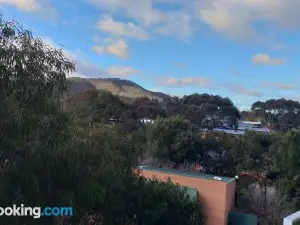 Lux 2 Bed 2 Bath Secure Parking Apartment in the Heart of Dickson, Canberra