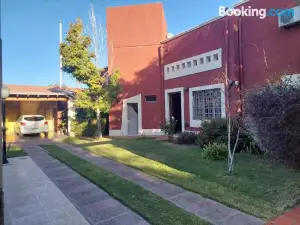 Habitacion Con bano Privado y Estacionamiento
