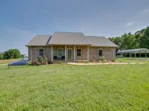 Private Pool & Hot Tub: Expansive Cedar Hill Home