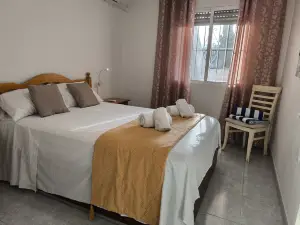 Bungalow with Private Pool 15 Minutes from the Sea- La Siesta