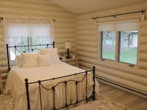 Luxurious Lakefront Log Home with Entertainment Building on Moosehead Lake