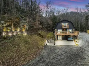 King Bed Serenity Retreat Hot Tub/Bar/Game Room