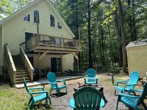 Main floor king bed~Lake Michigan Beach ~A/C~Wifi~Silver Lake Sand Dunes~6 Beds