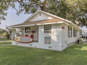 Deluxe Waterfront Vacation House, located at Ko-Ket Resort in the Delta