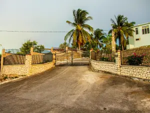 Sunshine Lodge: Your Home Away from Home