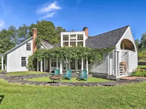 Lovely Brookfield Home w/ Private Deck & Views