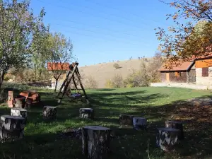 Charming 2Bed Cottage in Carasova, Banat Mountains