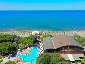 Canado Club Family Village