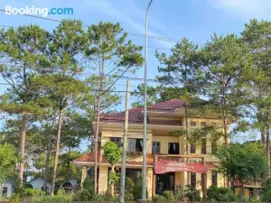 HeniSi Homestay Măng Đen Villa