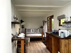 Trethowels Grey Hidden Hut