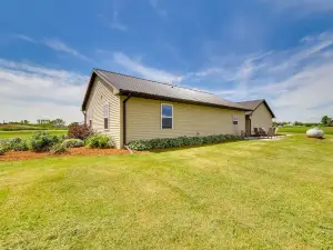 Peshtigo Dairy Farm Escape: Fire Pit, Grills!