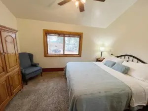 Columbine B Cabin Suite