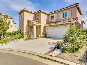 Fresno Home w/ Grill - 9 Mi to Downtown