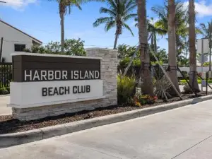 Villatel at Harbor Island Beach Club