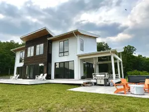 Lost River Solar - Contemporary 4 bedrooms + 2 lofts