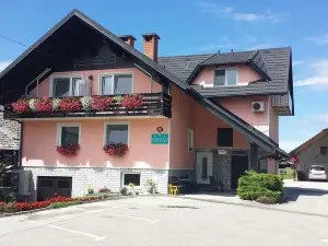 Rooms & Apartments Jana