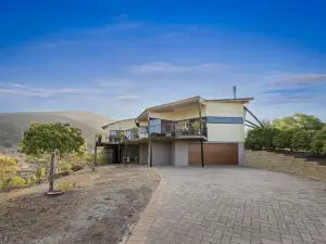 Tree Top Views - 4 Bedroom House