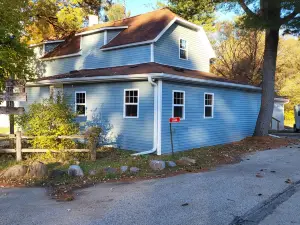 Former bar with games, multiple kitchens, 5 bedrooms, sleeps 14.