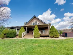 Game Room & On-site Pond: Laurelville Retreat!