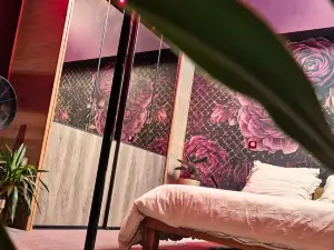 AKA LOVE ROOM