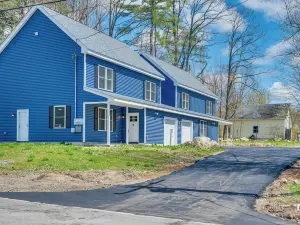 New Hampshire Abode with Mountain Views, Near Skiing