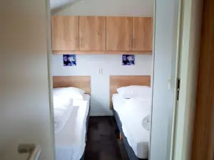 Chalets with a Bathroom, Near a Pond