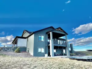 Beautiful vacation home on 5 acres with Mountain views.