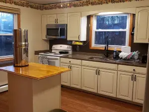 Quiet 3 bedroom home with fire pit