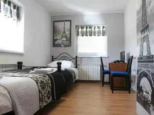 Leo Hostel