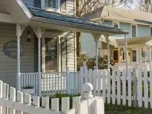Crestmont Inn