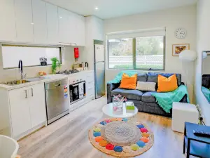 U1 Brunswick Living Apt/CBD/Wi-Fi/Tram Doorstep